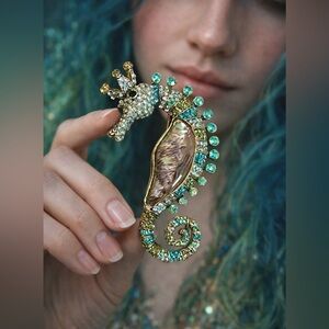 Beautiful large seahorse amazing detail rhinestones galore oceans shells NWOT